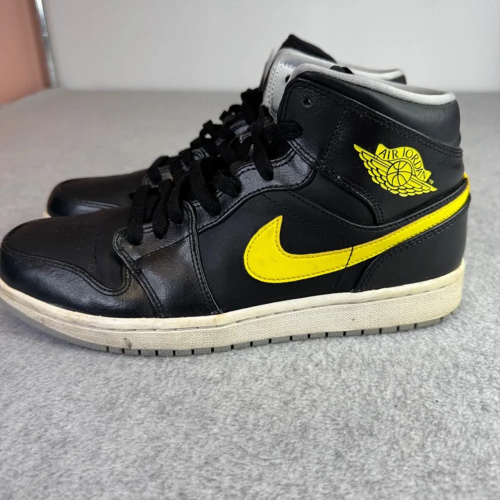 Jordan‎ Air Jordan 1 Mid Retro Mens Size 9 Black Yellow 554724-070 Sneakers